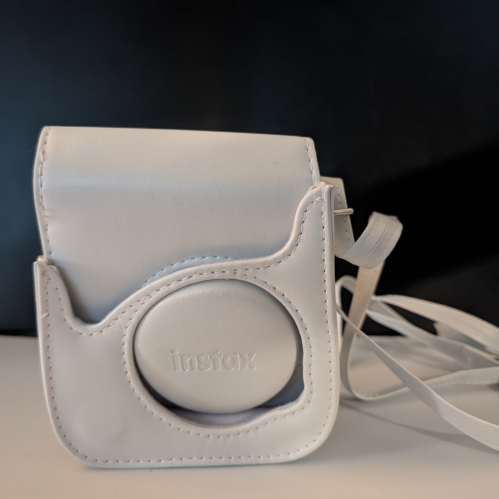Fujifilm Instax Mini 8 One Black One White With White Case - Picture 6 of 6